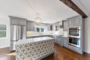 107 Lincoln Ave in Harrison, NY - Building Photo