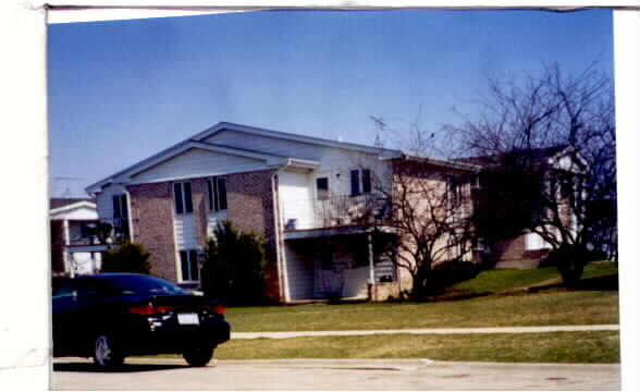 601 Dean St in South Elgin, IL - Building Photo