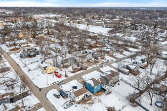 906 E 84th St in Kansas City, MO - Foto de edificio - Building Photo