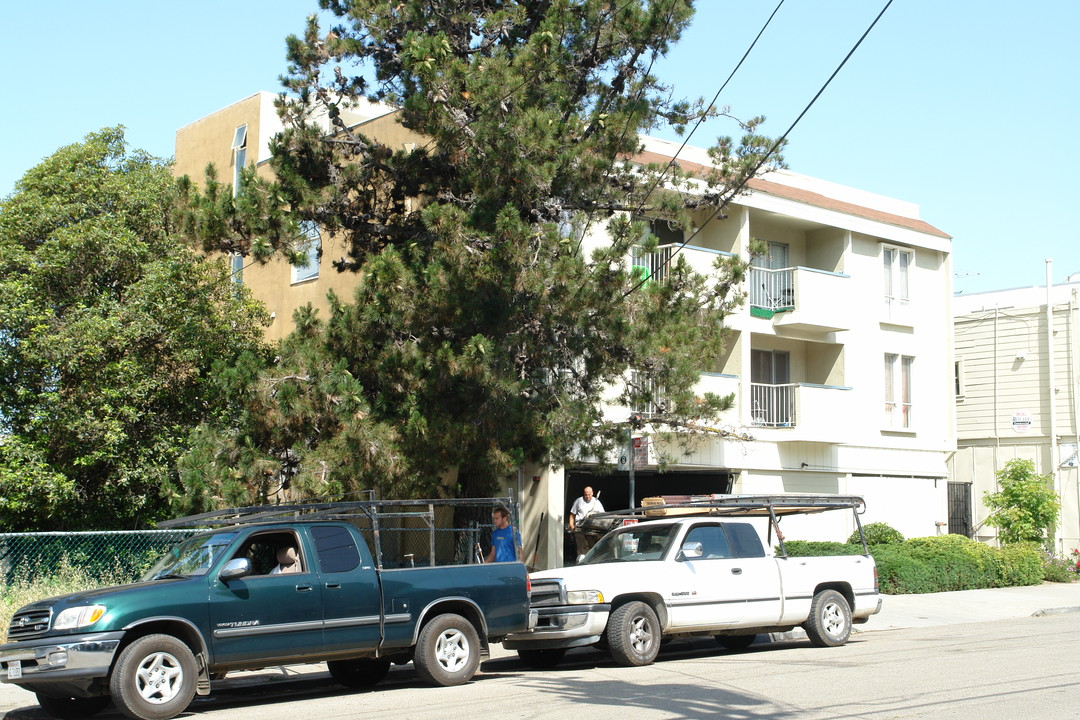 2520 Regent St in Berkeley, CA - Foto de edificio