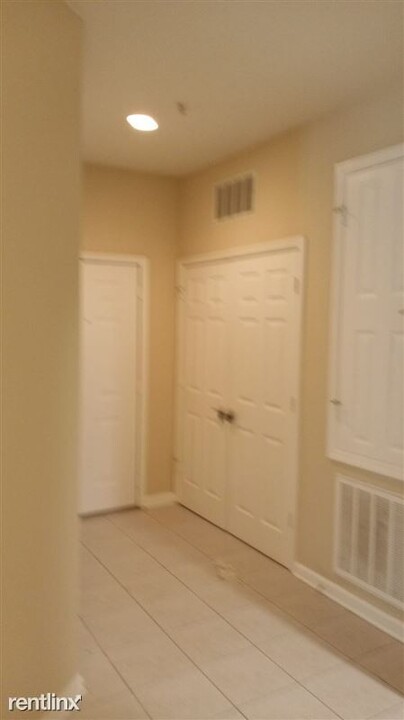 8630 Buccilli Dr-Unit -Apt 203 in Orlando, FL - Building Photo