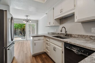 652 Vasona Ave in Los Gatos, CA - Building Photo - Building Photo