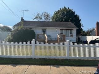 11 Benjoe Dr in Amityville, NY - Building Photo