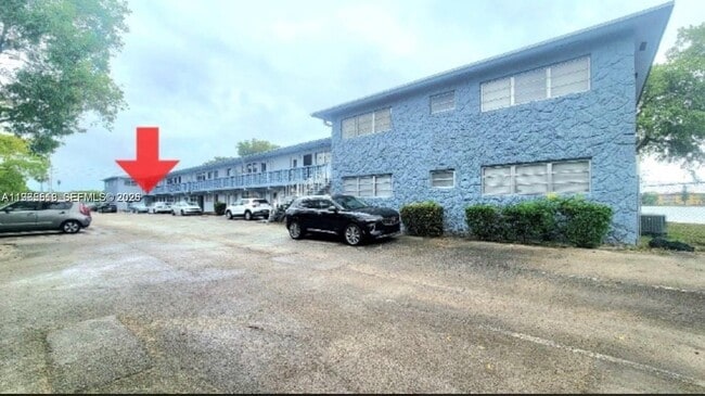 300 NE 191st St in Miami, FL - Building Photo - Building Photo