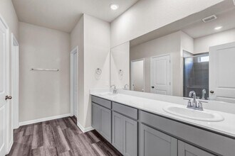 913 Main St in Hutto, TX - Building Photo - Building Photo