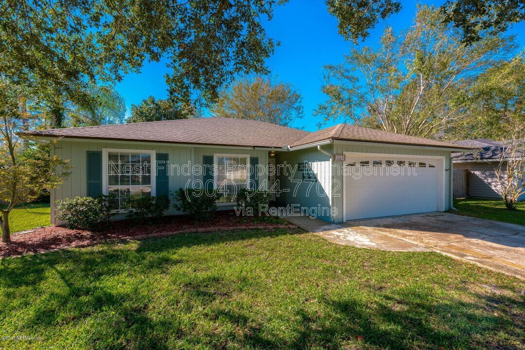 4570 Blue Stream Ln N in Jacksonville, FL - Building Photo