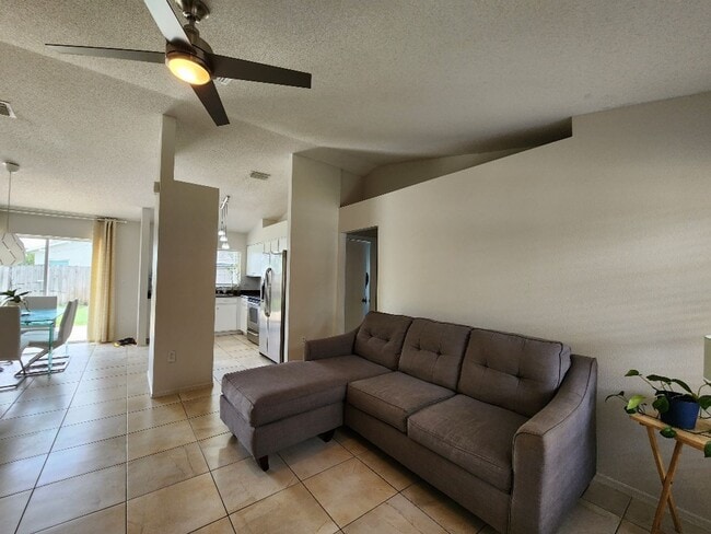 1441 Birchstone Ave in Brandon, FL - Building Photo - Building Photo