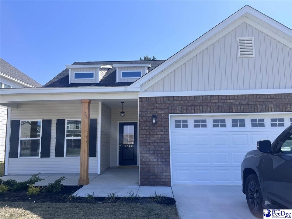 1048 Wessex Dr in Florence, SC - Foto de edificio