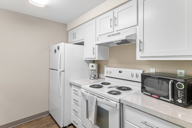 The Monterey Apartments in Vancouver, WA - Building Photo - Building Photo