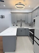 2915 N Clybourn Ave, Unit 409 in Chicago, IL - Building Photo - Building Photo