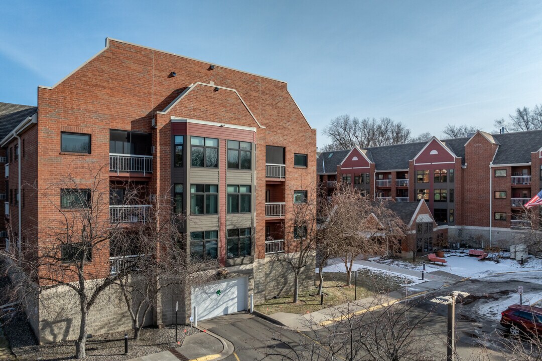 Villa Park Community Condos in St. Paul, MN - Building Photo