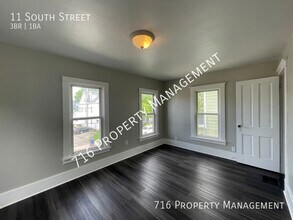 11 South St in Lockport, NY - Building Photo - Building Photo