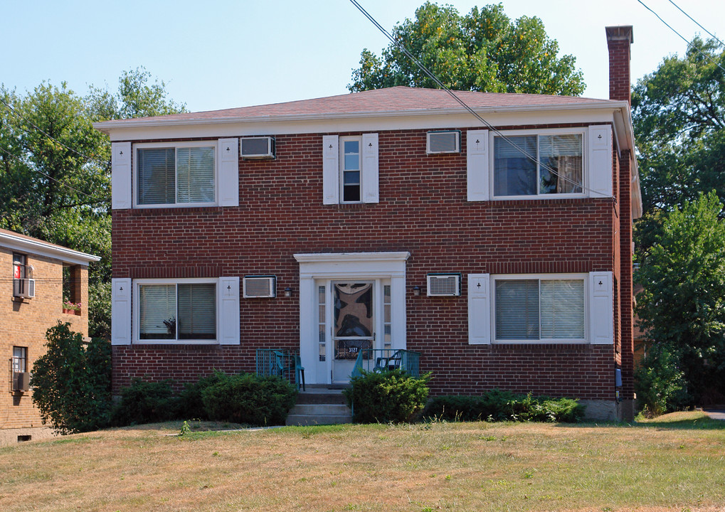 3127 Mozart Ave in Cincinnati, OH - Foto de edificio