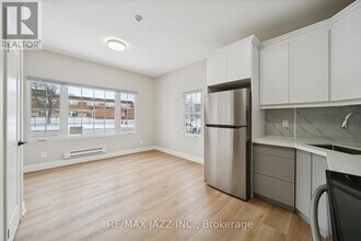 251 Simcoe St S in Oshawa, ON - Building Photo - Building Photo