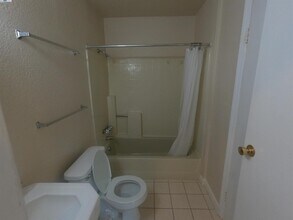 279 Estabrook St in San Leandro, CA - Foto de edificio - Building Photo