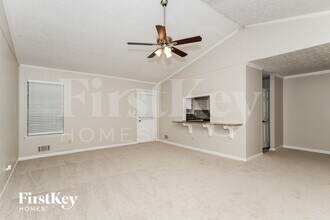 1745 Tree Line Rd in Lithonia, GA - Foto de edificio - Building Photo