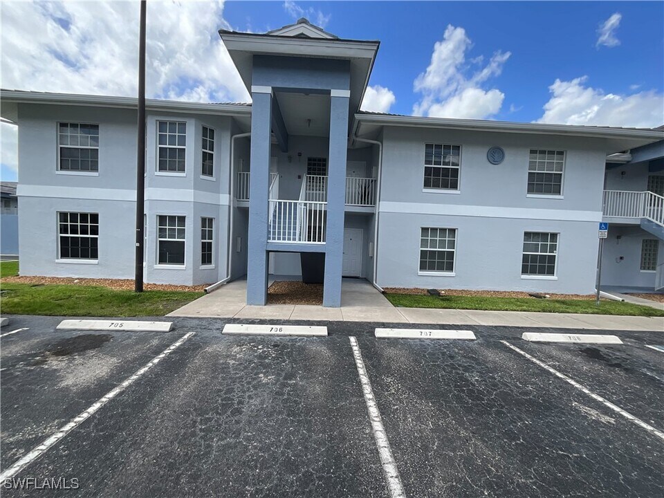 8358 Bernwood Cove Loop in Ft. Myers, FL - Building Photo