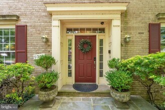 9708 Meyer Point Dr in Potomac, MD - Building Photo - Building Photo