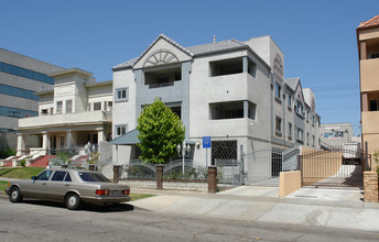 820 S New Hampshire Ave in Los Angeles, CA - Building Photo - Building Photo