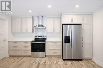 321 Voyageur Pl in Embrun, ON - Building Photo - Building Photo