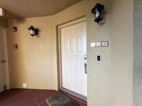 700 Uno Lago Dr in Juno Beach, FL - Building Photo - Building Photo