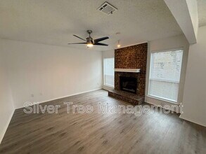 2326 Summer Pl Dr in Arlington, TX - Building Photo - Building Photo