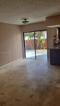914 NW 106th Ave Cir in Miami, FL - Building Photo - Building Photo