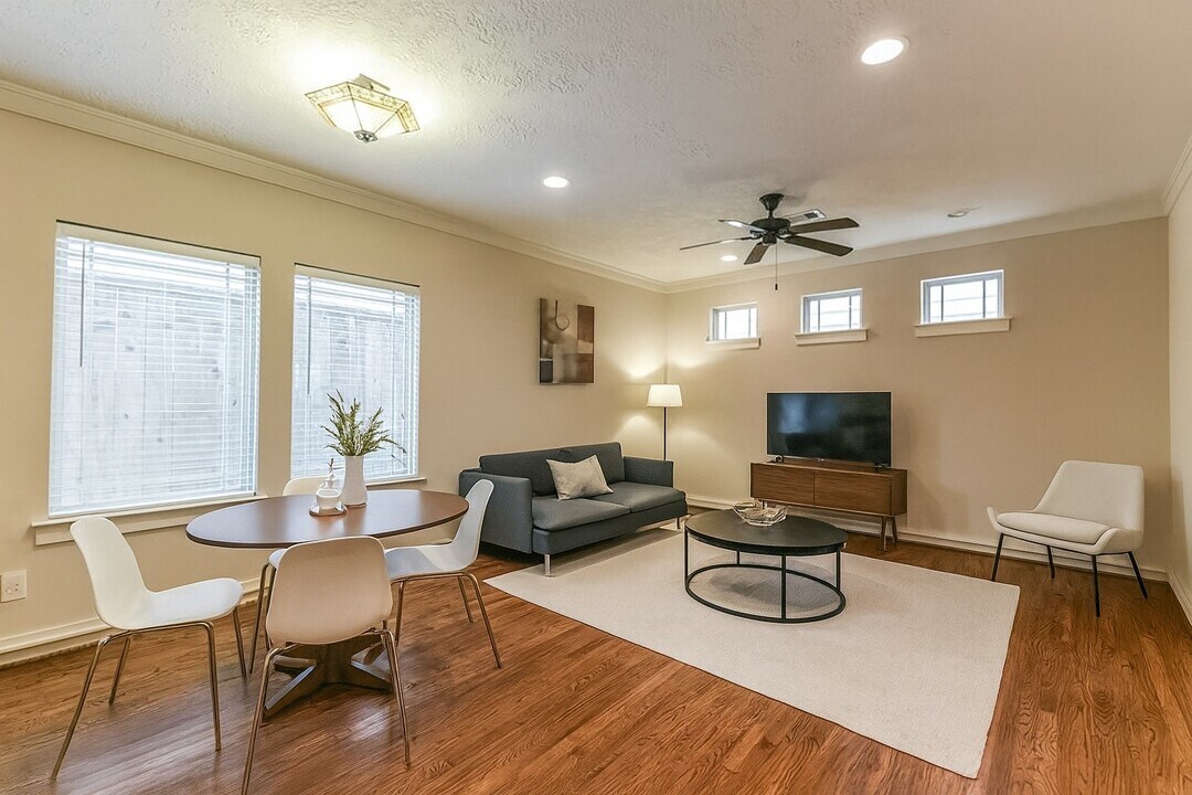 5924 Petty St in Houston, TX - Building Photo