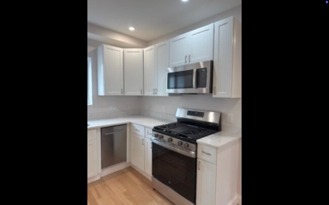 316 Albion St, Unit #1 in Wakefield, MA - Building Photo - Building Photo