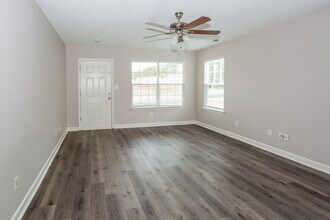 605 Overlook Rd in Lowell, NC - Building Photo - Building Photo