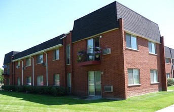 Circle Hill Apartments in Arlington Heights, IL - Building Photo - Building Photo