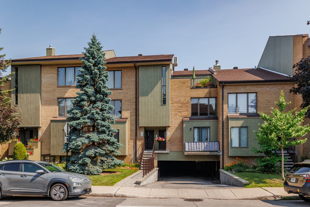 12467 Odette-Oligny Rue in Montréal, QC - Building Photo