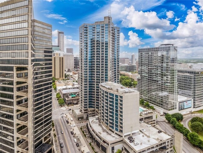 400 W Peachtree St NW in Atlanta, GA - Building Photo - Building Photo