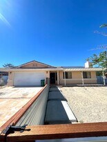 5750 Hall Ln in Twentynine Palms, CA - Building Photo