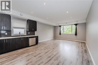 17 Mary St in Kitchener, ON - Building Photo - Building Photo