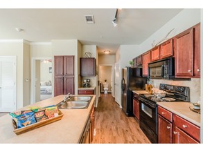 Hunter's Cove Apartments in Waxahachie, TX - Building Photo - Building Photo
