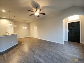 1115 Creekside Orchard in New Braunfels, TX - Foto de edificio - Building Photo