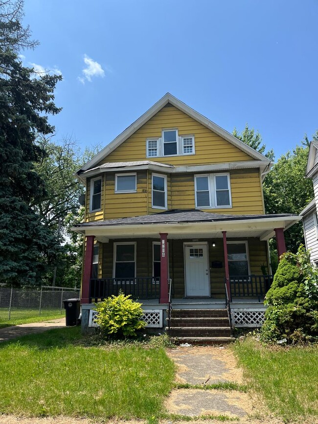 property at 1264 E 111th St