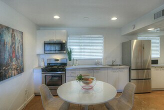 Melrose Flats in Phoenix, AZ - Foto de edificio - Building Photo
