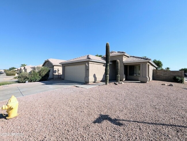 7059 W Gardenia Ave, Unit 558 in Glendale, AZ - Foto de edificio - Building Photo