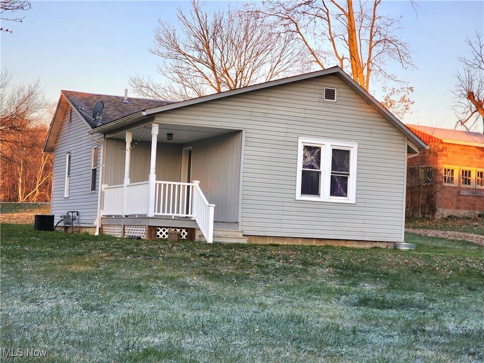 5085 Frazeysburg Rd in Zanesville, OH - Building Photo