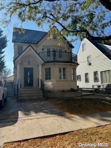 63-48 Carlton St-Unit -2 in Queens, NY - Building Photo