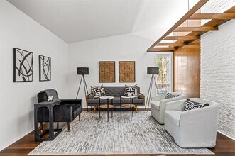 10305 Robindale Dr in Dallas, TX - Building Photo - Building Photo