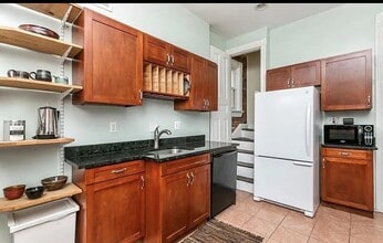 1708 Guilford Ave in Baltimore, MD - Foto de edificio - Building Photo
