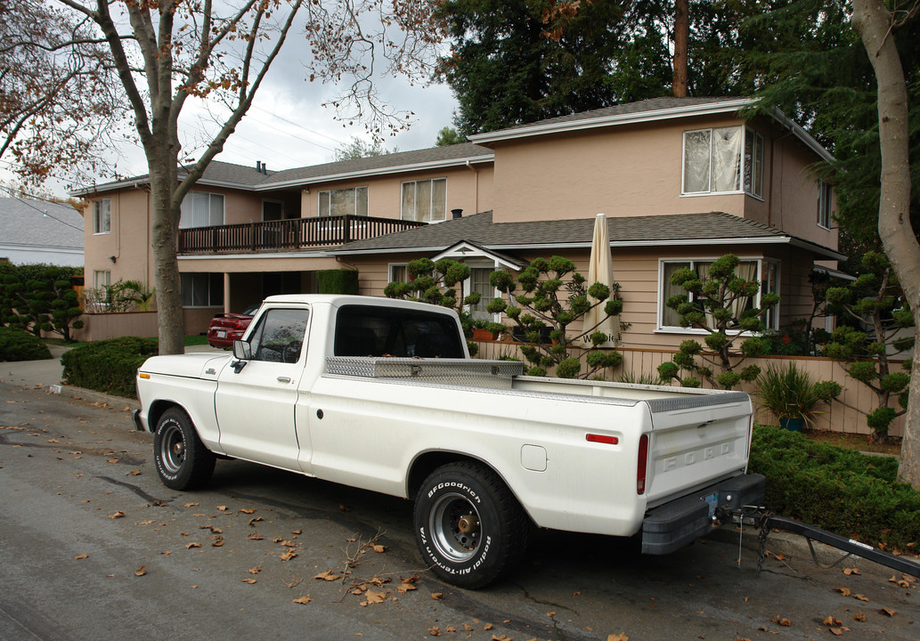 750 Fairmont Ave in Mountain View, CA - Building Photo