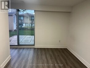 25 Navaho Dr in Toronto, ON - Building Photo - Building Photo