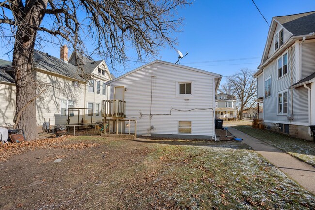 1007 Jackson St in Oshkosh, WI - Building Photo - Building Photo