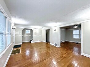 2032 Kendall St in Detroit, MI - Foto de edificio - Building Photo