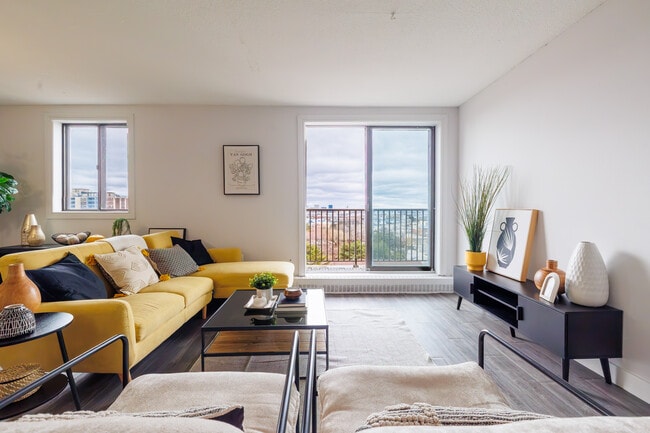 80 Orenda Ct in Brampton, ON - Building Photo - Interior Photo