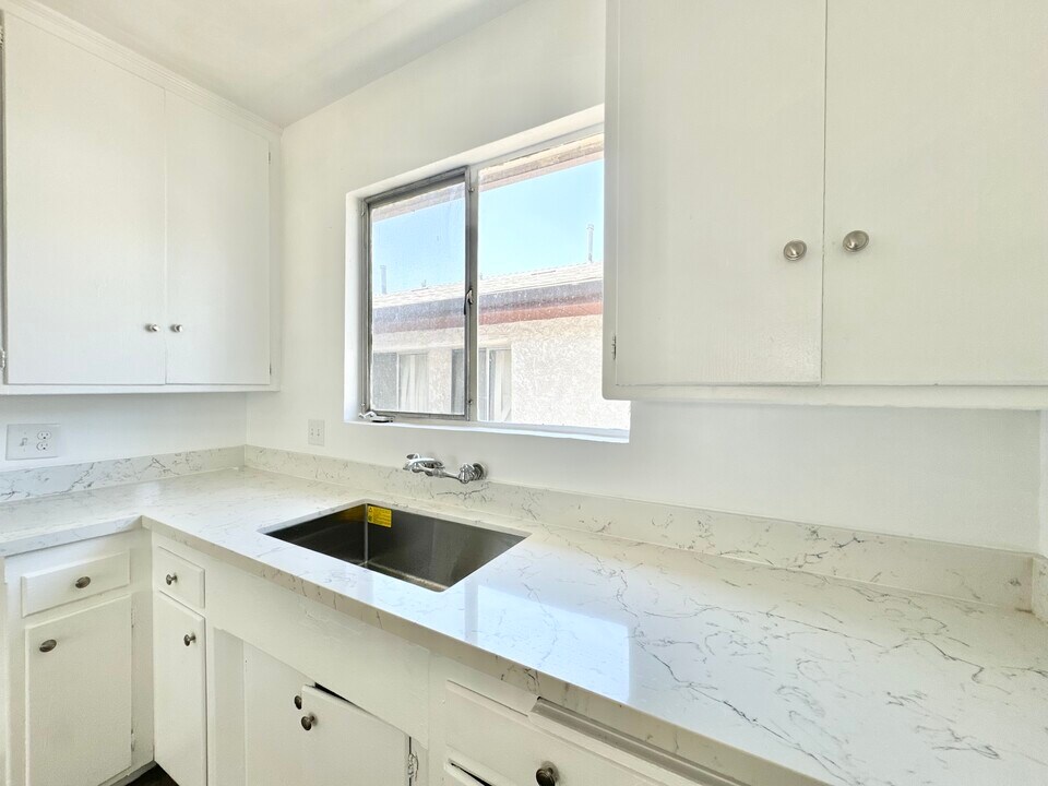 400 Western Ave in Glendale, CA - Building Photo